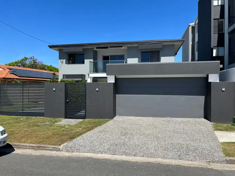 6 Bath street, Labrador QLD 4215