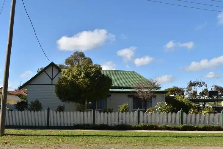 8 Norman Street, Corowa NSW 2646