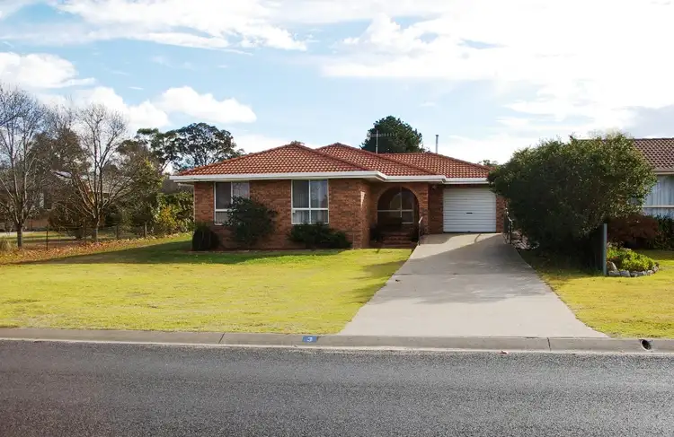 3 Plane Avenue, Uralla NSW 2358