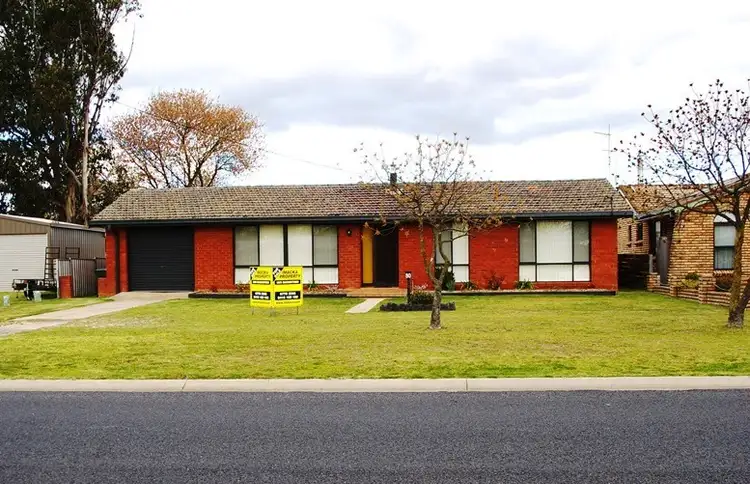 80 Queen Street, Uralla NSW 2358