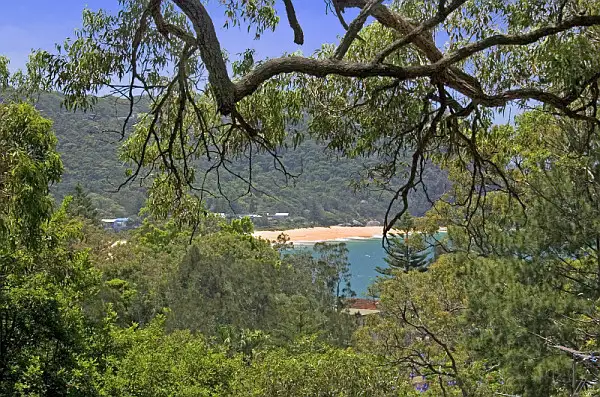 10 Crystal Avenue, Pearl Beach NSW 2256