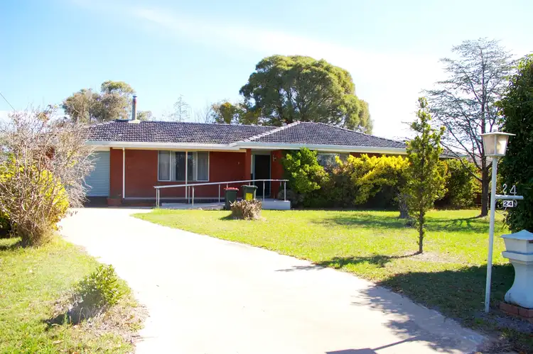 24 Dumaresq Street, Uralla NSW 2358