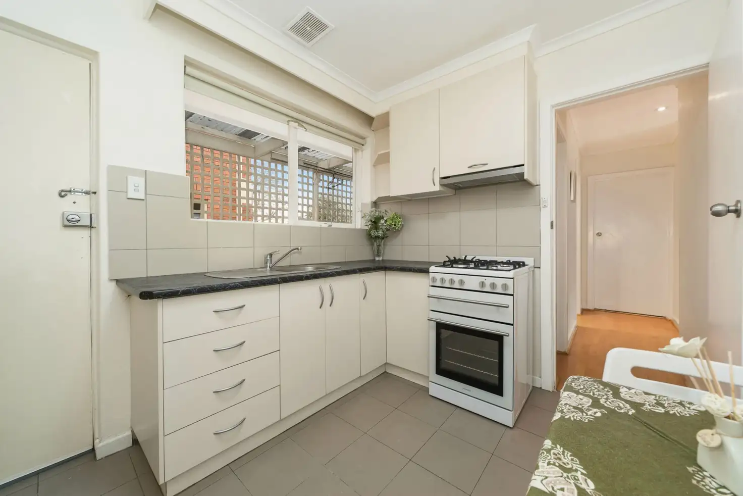 Main view of Homely unit listing, 2/20 Gerald Street, Murrumbeena VIC 3163