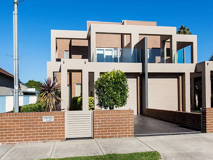 32 Clissold Parade, Campsie NSW 2194