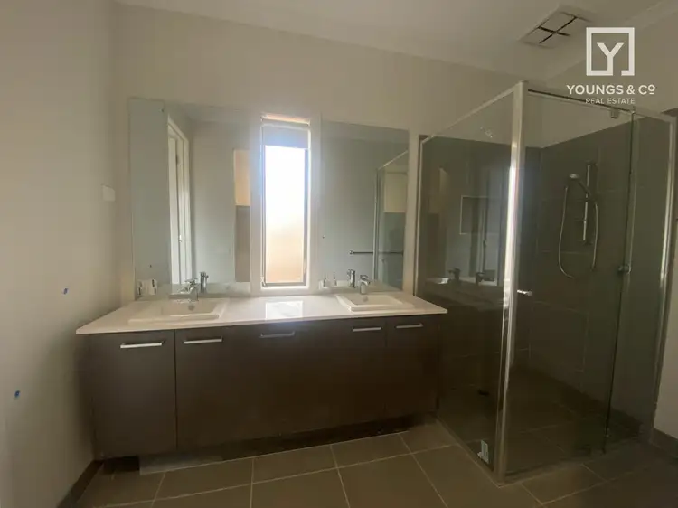 Fifth view of Homely house listing, 8 Weyba Ave, Kialla VIC 3631