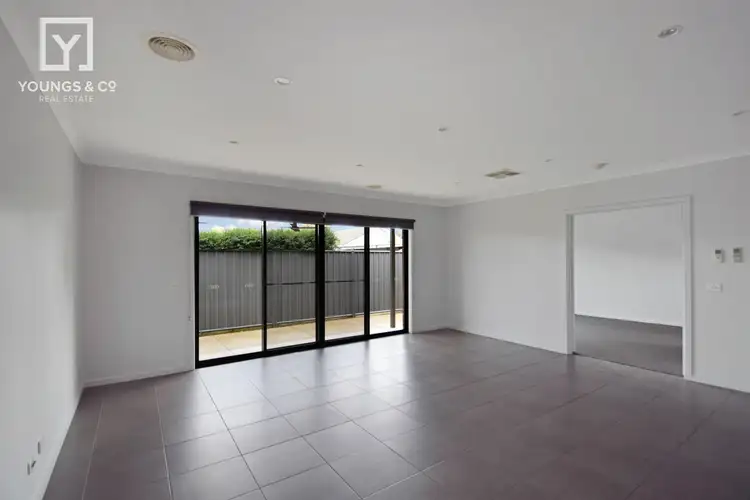 Sixth view of Homely unit listing, 33A Meaklim St, Shepparton VIC 3630