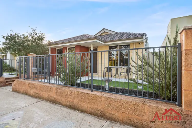 Second view of Homely house listing, 5 Molonglo Cres, Baldivis WA 6171