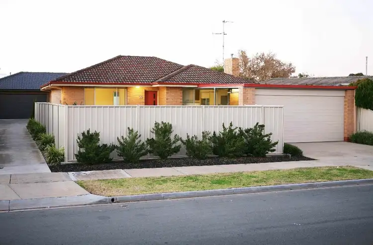 Second view of Homely townhouse listing, 33 Meaklim St, Shepparton VIC 3630