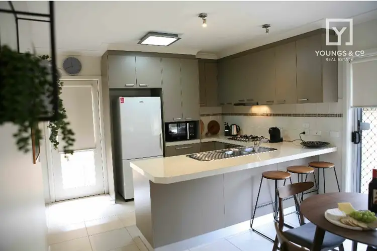 Seventh view of Homely townhouse listing, 33 Meaklim St, Shepparton VIC 3630