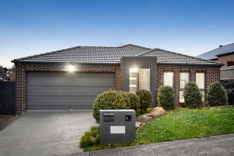 17 Buscombe Crescent, Drouin VIC 3818