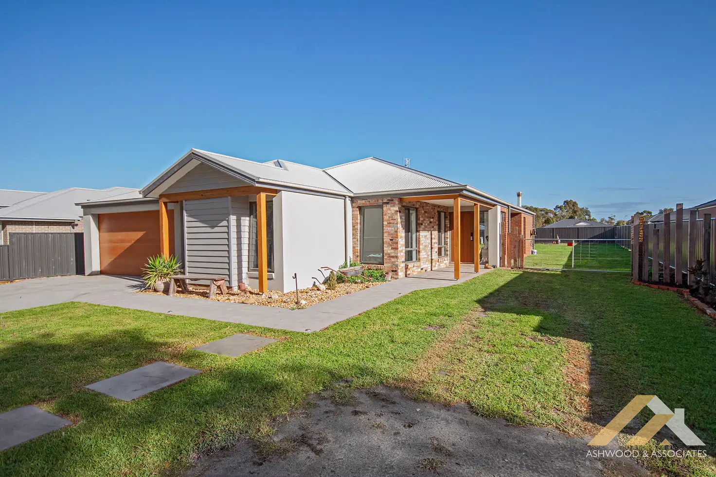 Main view of Homely house listing, 7 Robinson St, Lindenow VIC 3865