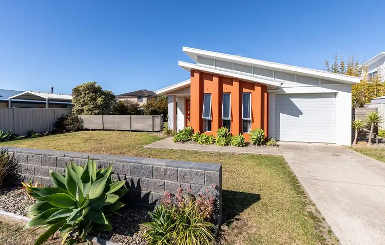 4 Dolphin Cres, Eden NSW 2551