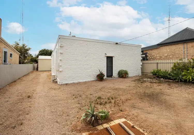 27 Clara St, Wallaroo SA 5556