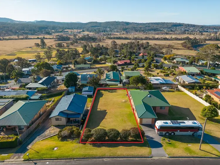 9 Pitt Street, South Pambula NSW 2549