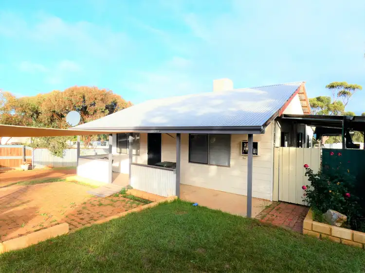 17 George St, Bolgart WA 6568