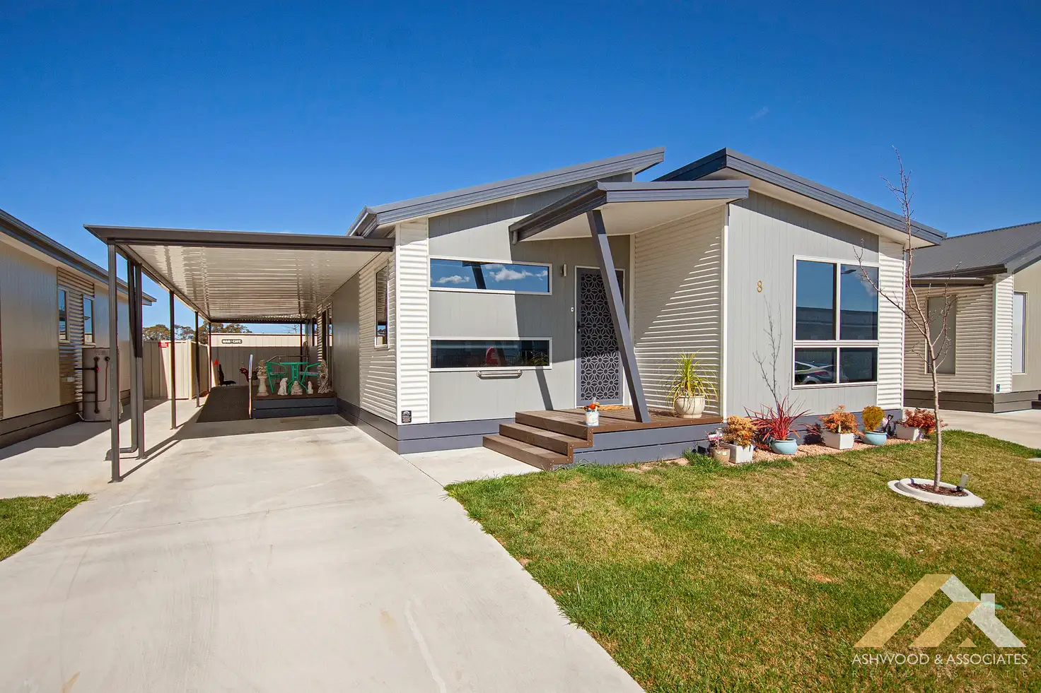 Main view of Homely unit listing, 8 Elm Cres, Lucknow VIC 3875