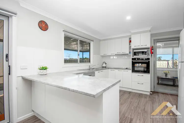 Second view of Homely unit listing, 8 Elm Cres, Lucknow VIC 3875