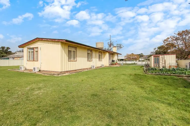 16 Princess St, Urana NSW 2645