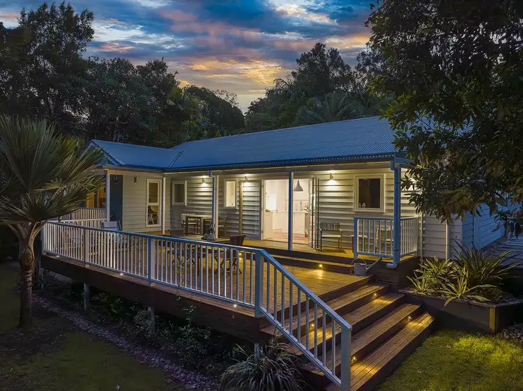 8 Gira Place, Ocean Shores NSW 2483