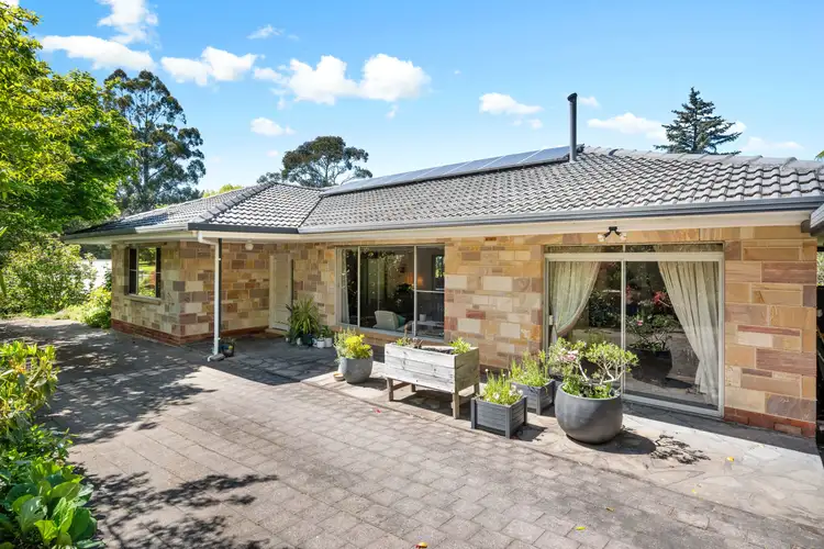 8 Davidson Ave, Crafers SA 5152