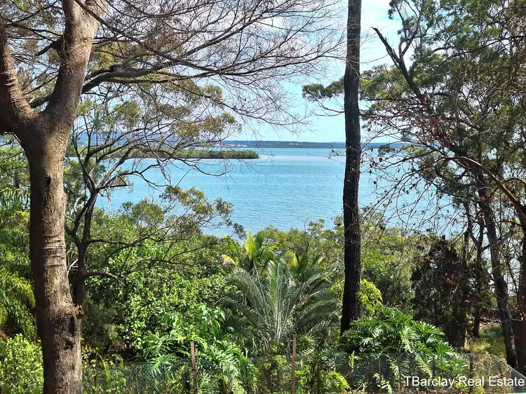 23 Coast Rd, Macleay Island QLD 4184