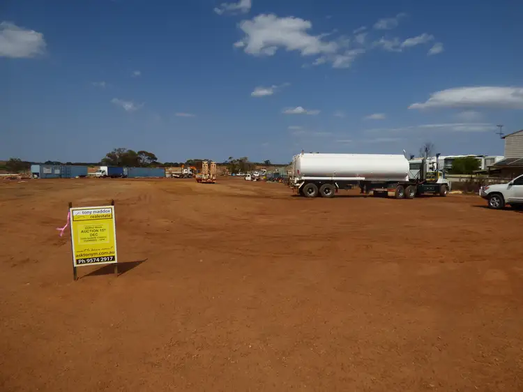 11 Lady Loch Rd, Coolgardie WA 6429