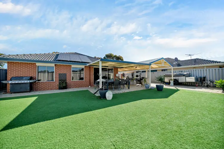 10 Mistletoe Drive
