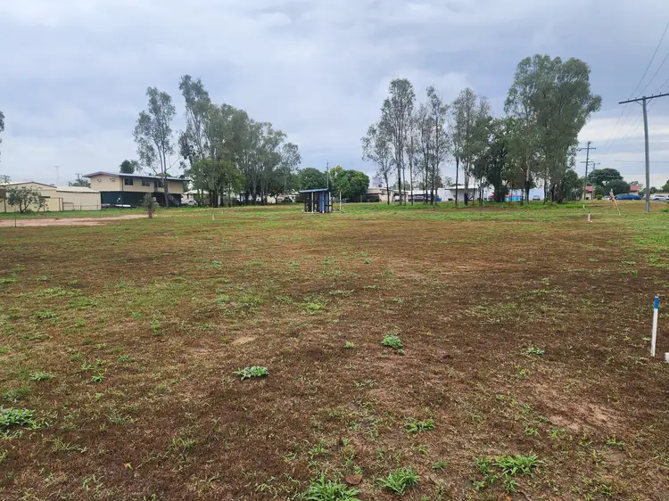 1 Marshall St, Moura QLD 4718