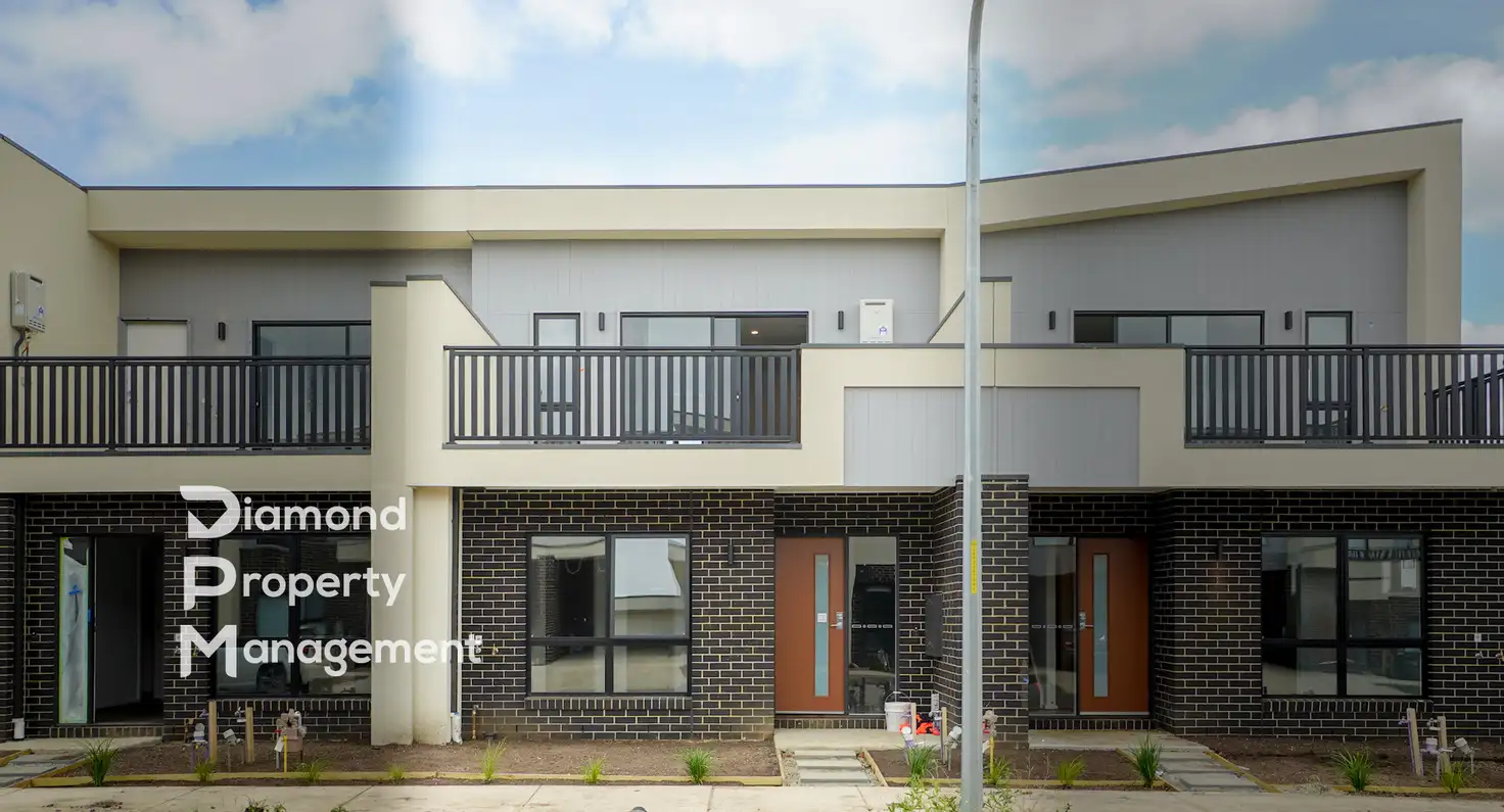 Main view of Homely townhouse listing, 52 Fusion Circuit, Cranbourne West VIC 3977