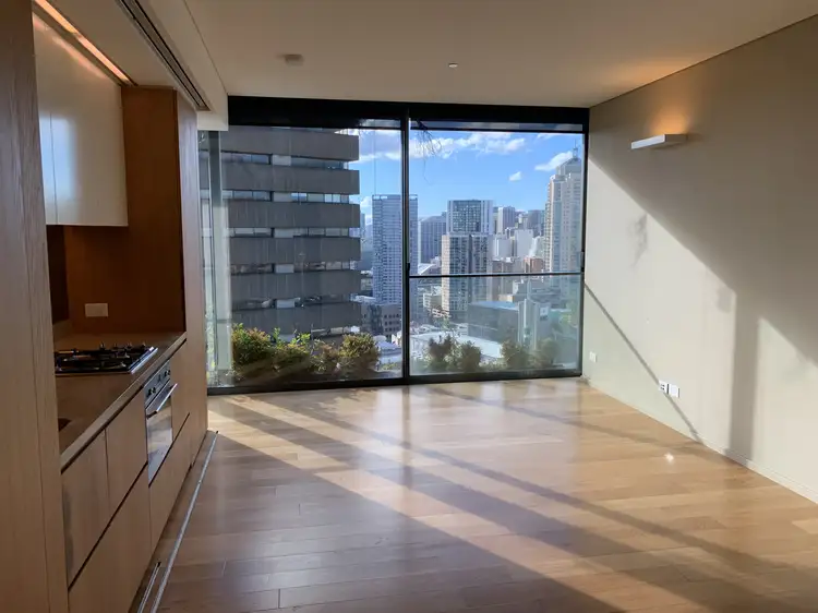 3 Carlton St