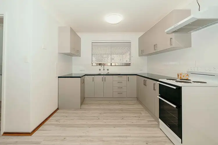 Fifth view of Homely semi-detached listing, 11 Exon Court, Camillo WA 6111