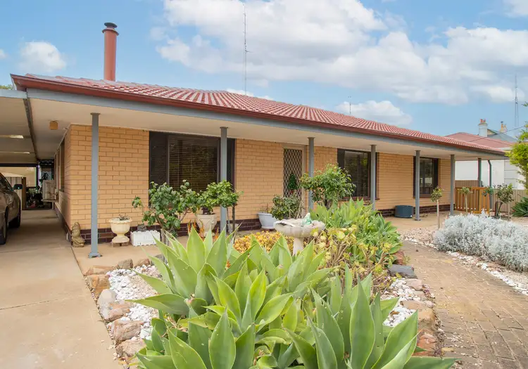 15 First St, Moonta SA 5558