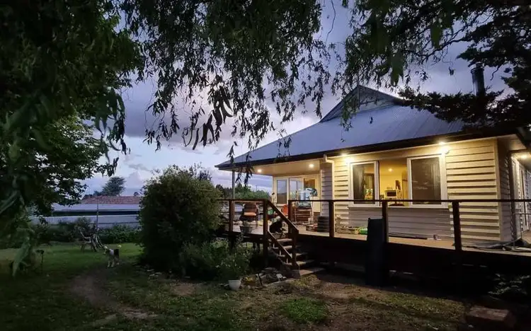9 John St, Uralla NSW 2358