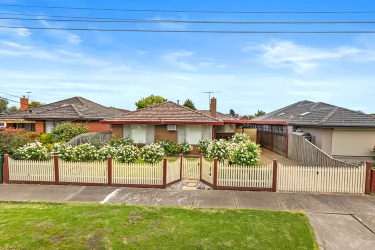 16 Glamis Drive, Avondale Heights VIC 3034