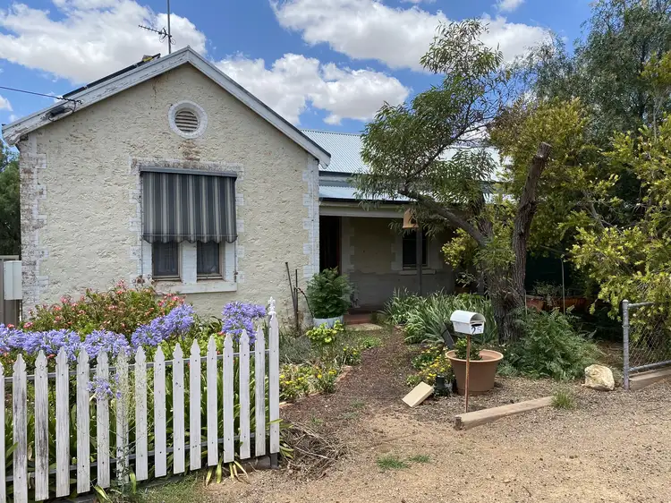25 West Tce, Gladstone SA 5473