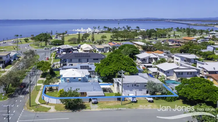 9 Maine Rd, Clontarf QLD 4019