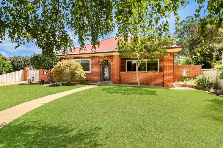 9 Railway Pde, Culcairn NSW 2660