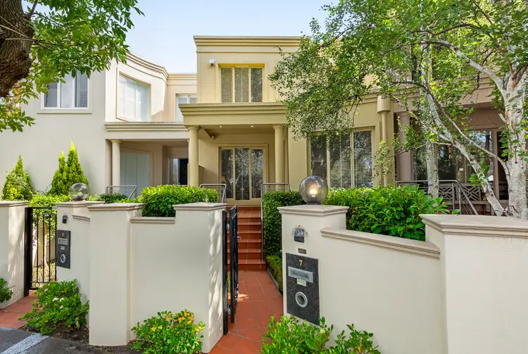 7 Lasswade Court, Brighton VIC 3186