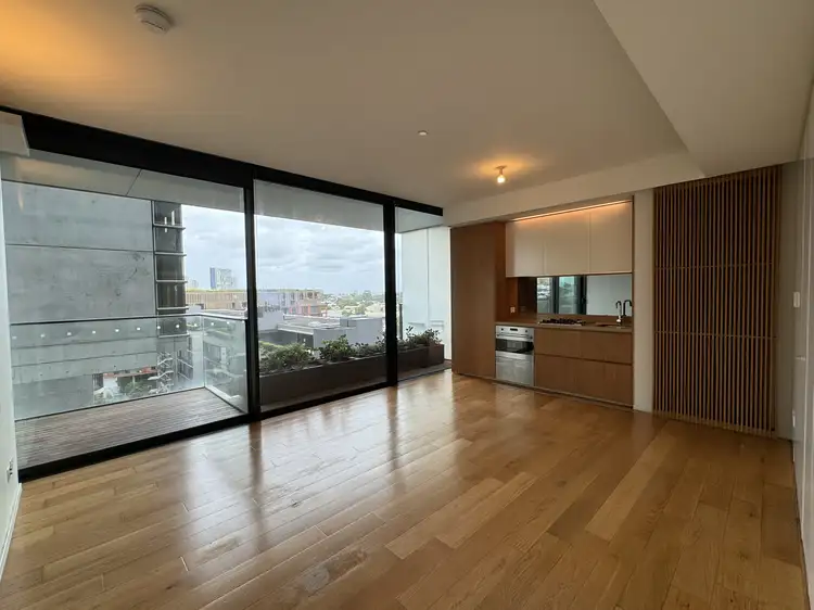 3 Carlton St