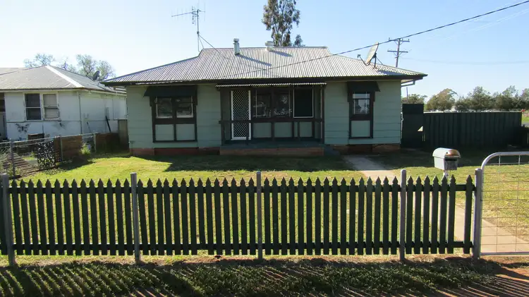 18 Victor St, Trangie NSW 2823