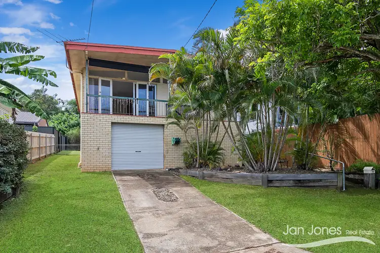 86 McLennan Street, Woody Point QLD 4019