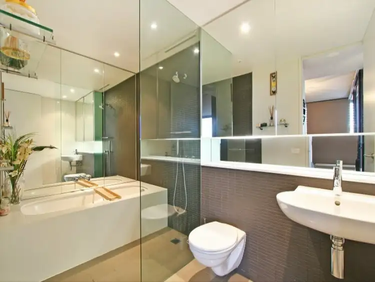 Fourth view of Homely apartment listing, 5 Sterling Cct, Camperdown NSW 2050