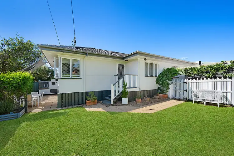 4A Julia St, Clontarf QLD 4019