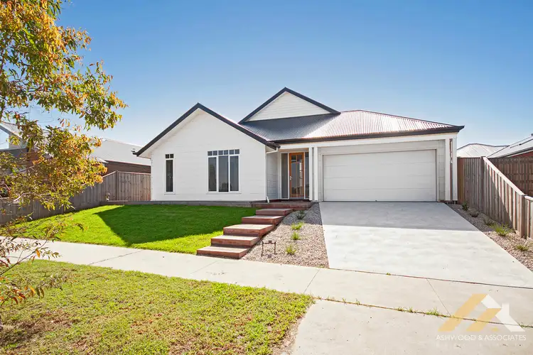 12 Lomandra Bvd