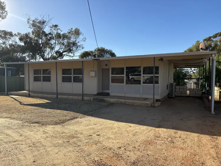 61 Mitchell St, Cunderdin WA 6407