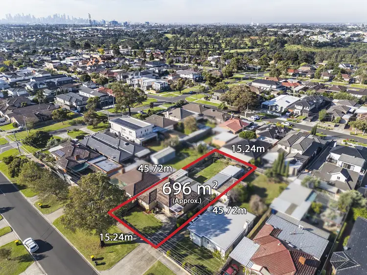 17 Wood Street, Avondale Heights VIC 3034