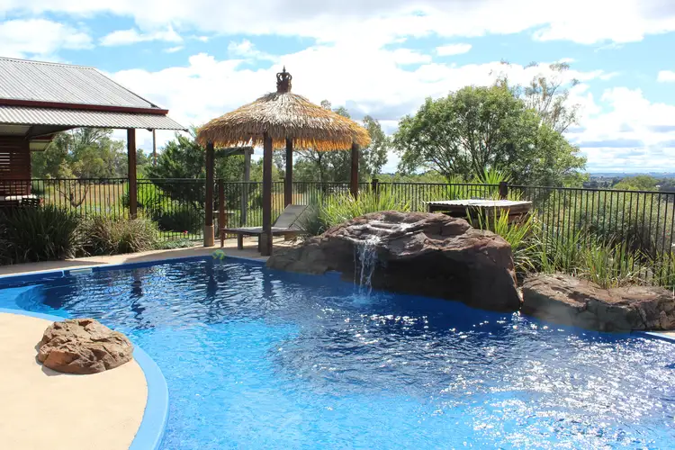 16 Osterley Tce, Inverell NSW 2360