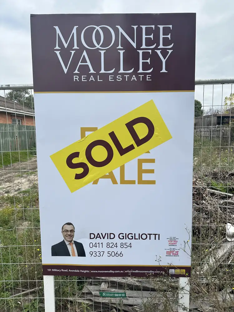 15 Lake St, Avondale Heights VIC 3034