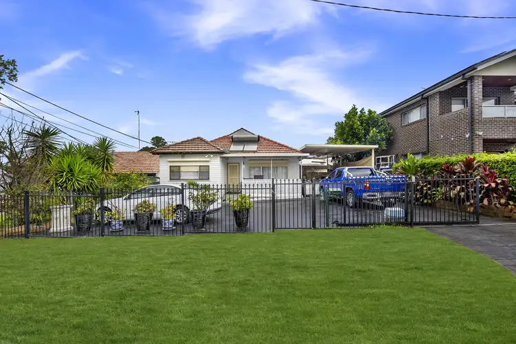16 Moss St, Chester Hill NSW 2162