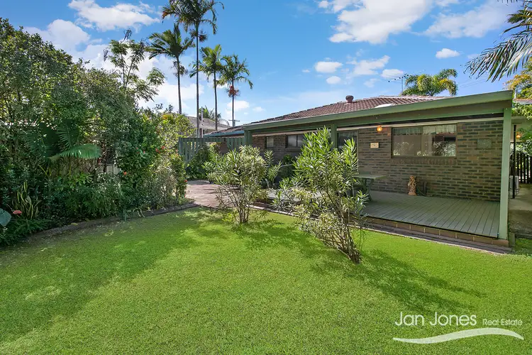 27 Hulme St, Clontarf QLD 4019